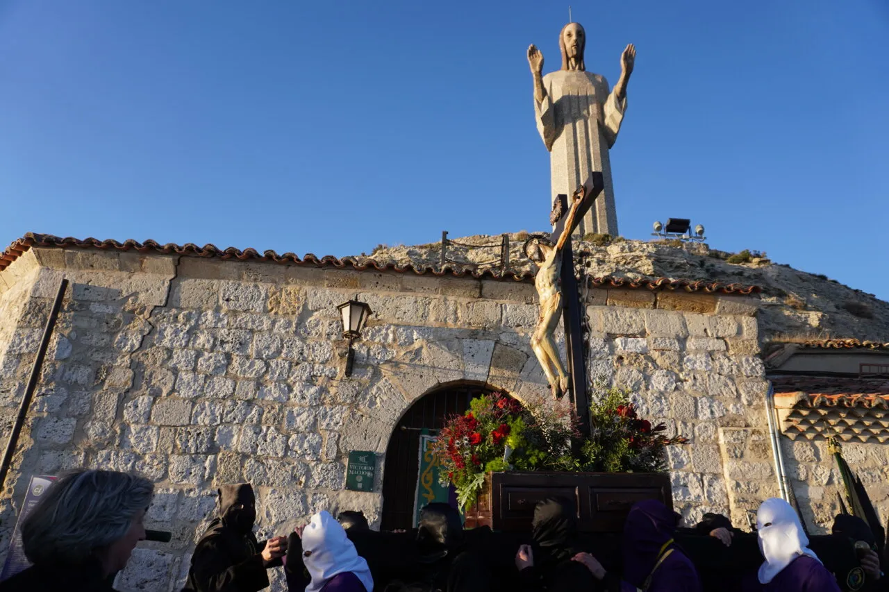 Procesión del Rosario del Dolor en Palencia con el Cristo del Otero