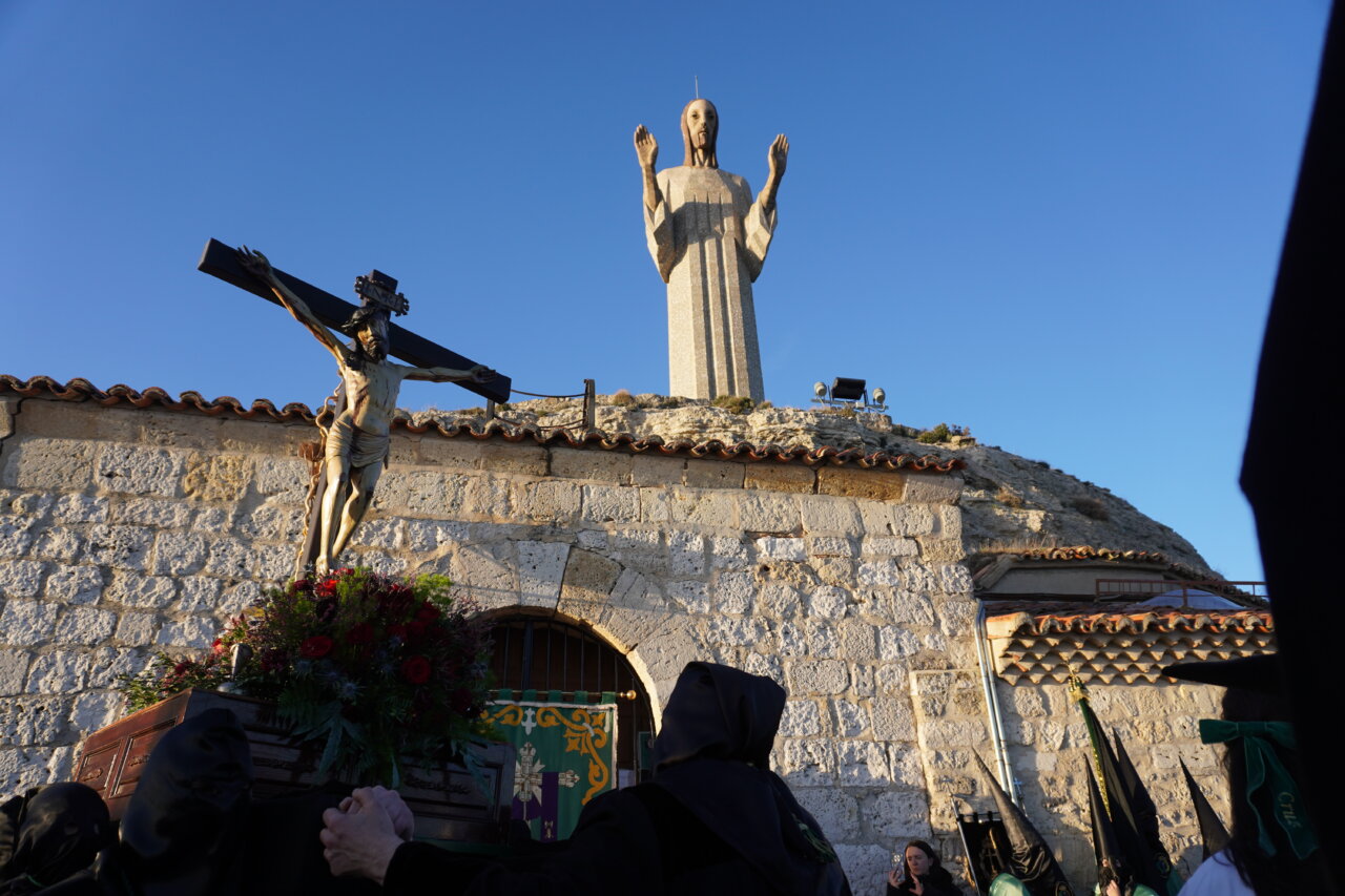 Procesión del Rosario del Dolor en Palencia con el Cristo del Otero