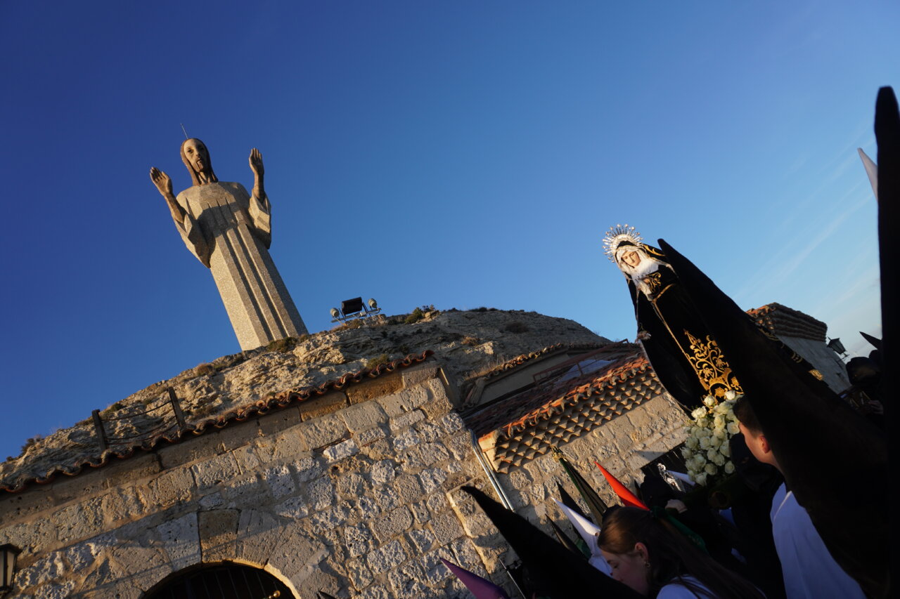 Procesión del Rosario del Dolor con la Virgen y el Cristo del Otero