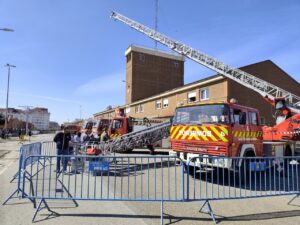 Vehículos de bomberos en la jornada de puertas abiertas en Palencia