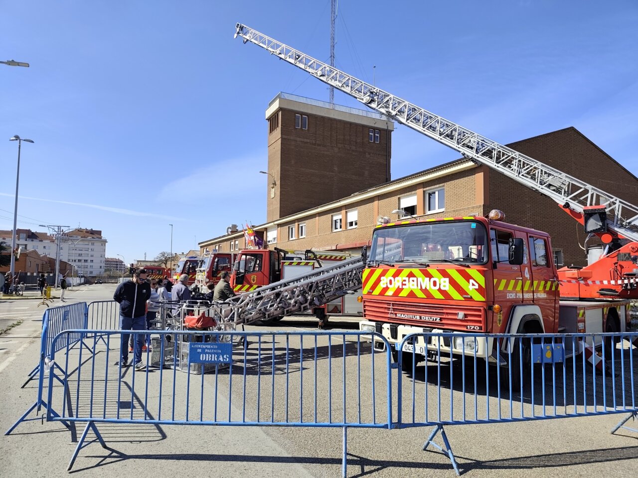 Vehículos de bomberos en la jornada de puertas abiertas en Palencia