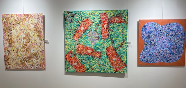 Obras abstractas de Juan Pedro López en la sala Ateneo de Palencia