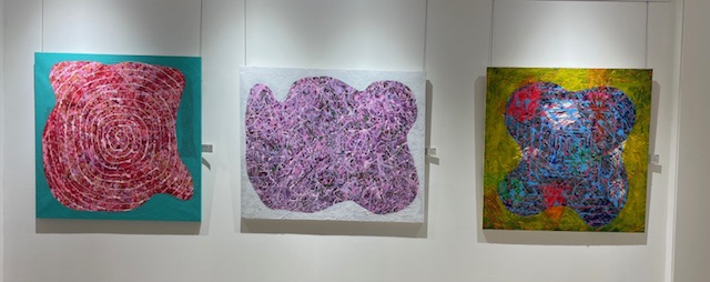 Cuadros abstractos de Juan Pedro López en la exposición Reconstrucción