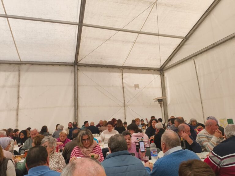 Celebración comunitaria en Villamediana durante la fiesta de Santo Tomás