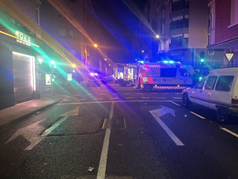 Accidente en la avenida Santander con vehículos de emergencia presentes
