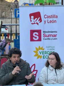 Candidatos de Izquierda Unida en un diálogo de campaña en Dueñas