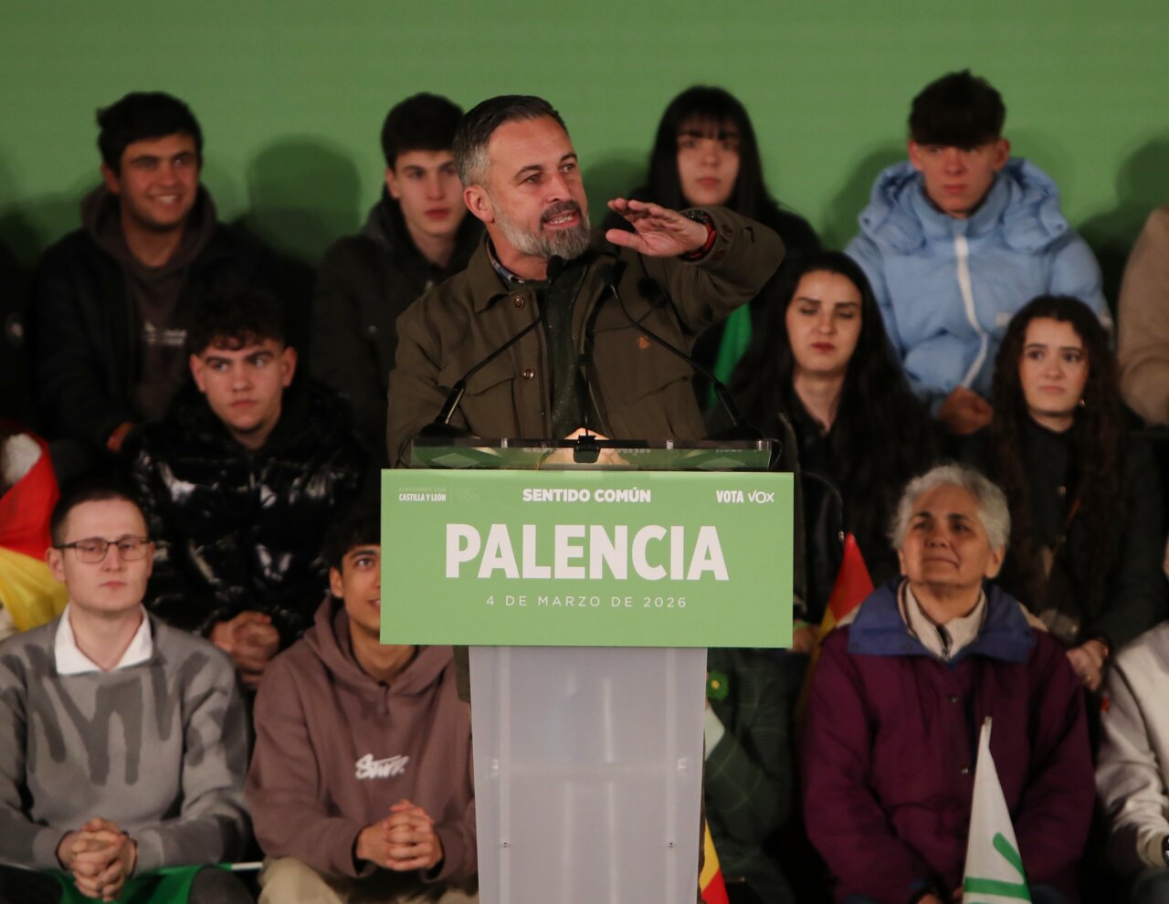 Santiago Abascal hablando en un acto electoral en Palencia