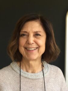 Retrato de Águeda de la Pisa sonriendo en un evento artístico