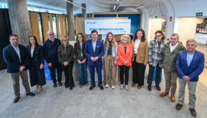 Grupo de personas en evento de alianza entre ACD Montaña Palentina y CaixaBank