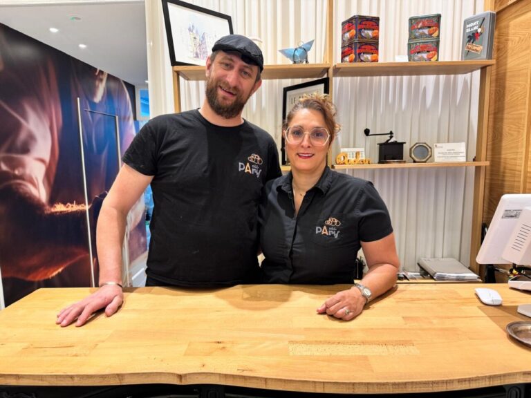 Esmeralda y David en Allô París, pastelería francesa en Palencia