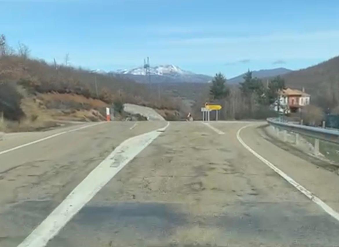 Estado deteriorado de la carretera CL-626 en la Montaña Palentina