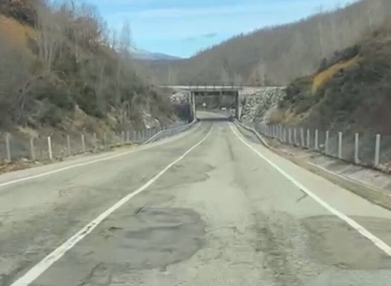 Carretera CL-626 en mal estado entre Cervera y Guardo