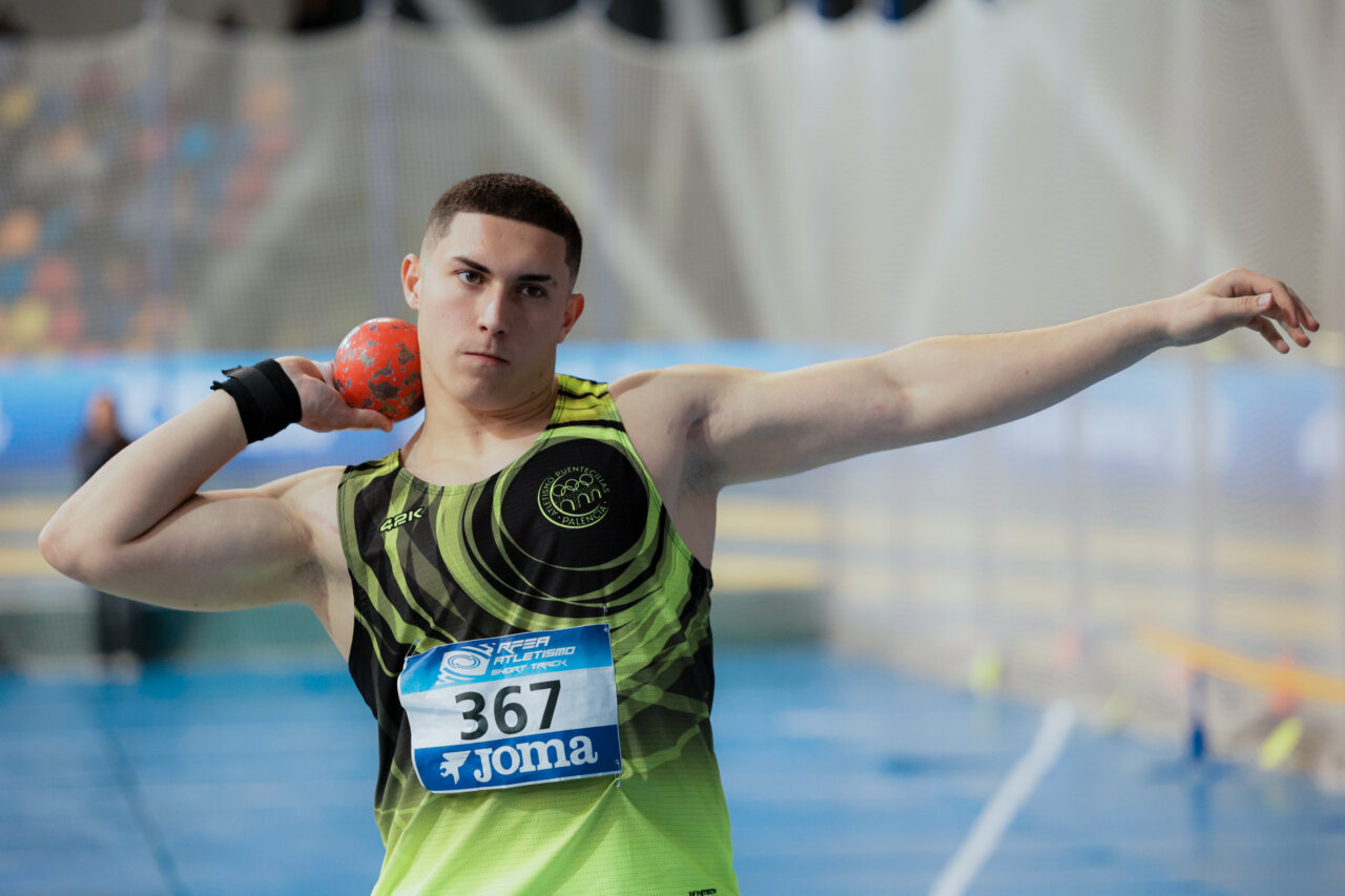 Yeray Royuela lanzando peso en el Campeonato de España Sub20 en Sabadell