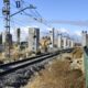 Obras de soterramiento ferroviario en Palencia con maquinaria y estructuras