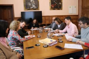Reunión del Ayuntamiento de Palencia sobre el 2% Cultural para rehabilitar un colegio