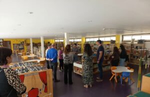 Visita a una biblioteca premiada por su proyecto de animación a la lectura