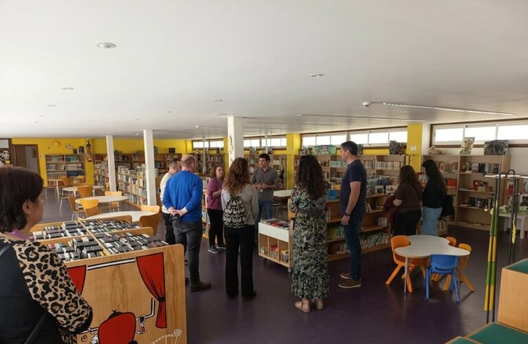 Visita a una biblioteca premiada por su proyecto de animación a la lectura