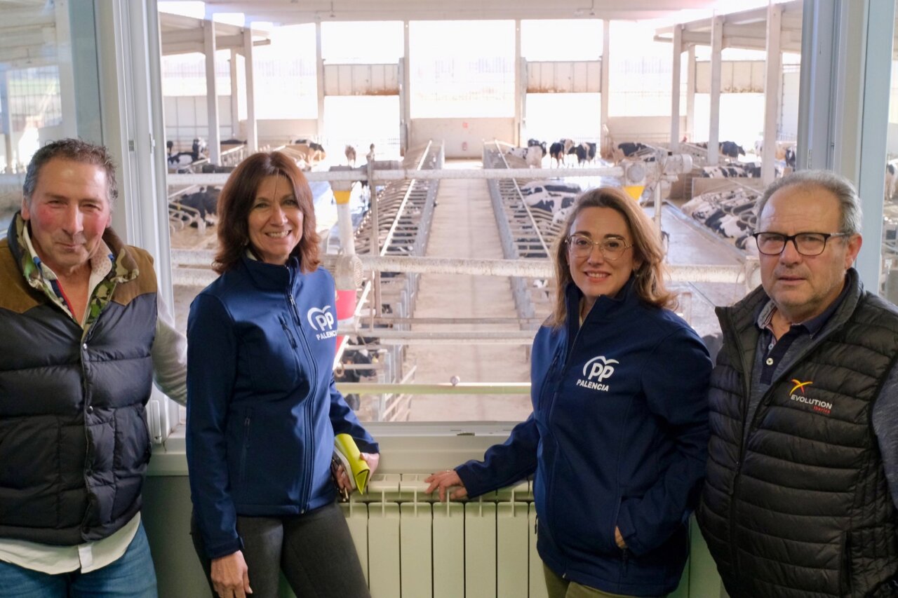 La Consejera de Agricultura, Ganadería y Desarrollo Rural, María Gónzalez Corral y la cabeza de lista por Palencia, Mercedes Cófreces