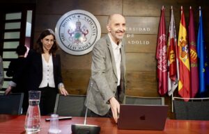 Carlos Alberola en una reunión sobre inteligencia artificial en la Universidad de Valladolid.