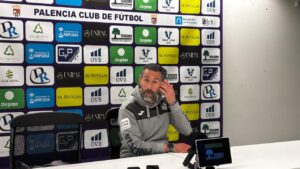 Chuchi Jorques durante una entrevista en el Palencia Club de Fútbol