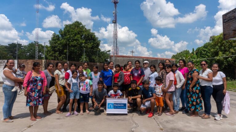 Grupo de personas en un proyecto de cooperación internacional en Palencia