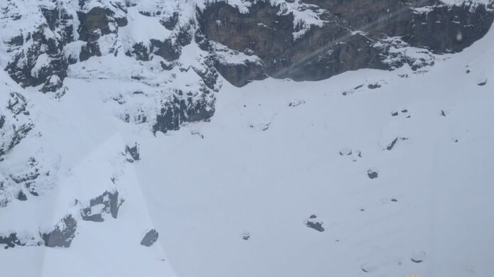 Vista de la cara norte del Pico Curavacas cubierta de nieve