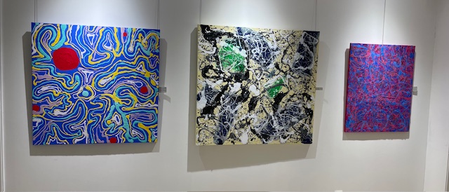 Tres obras abstractas del pintor Juan Pedro López en el Ateneo de Palencia