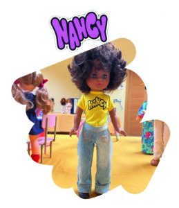 Muñeca Nancy con ropa moderna en exposición en Baltanás