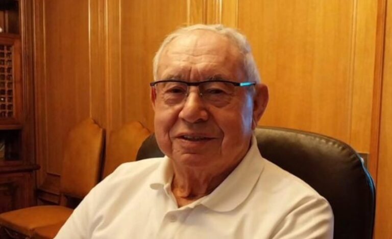 Julio Crespo Aguiloche, empresario fundador de Pinvisa, en su oficina.