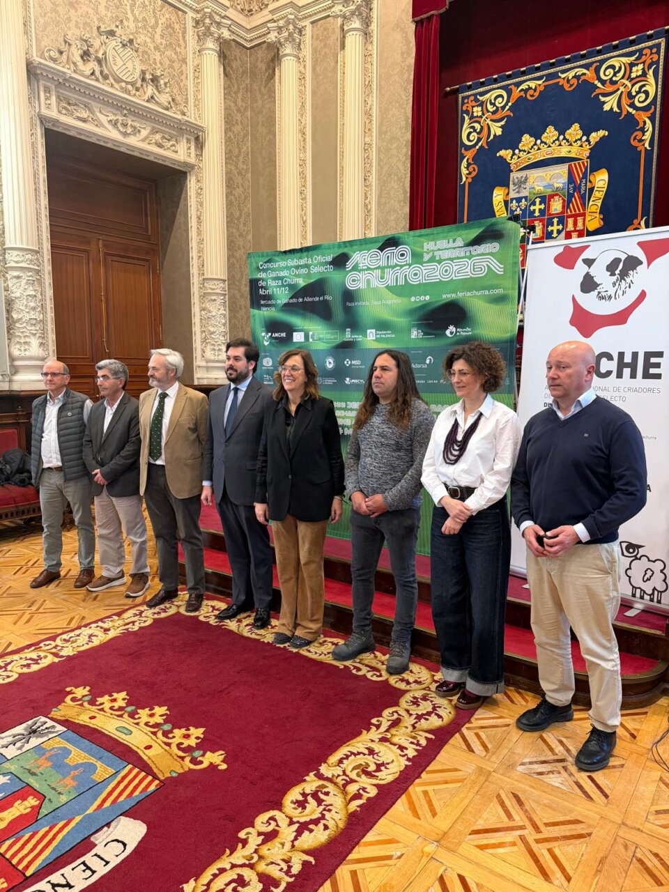 Presentación de la Feria Churra 2026 con varios ponentes en un escenario