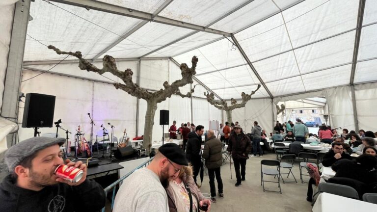 Celebración comunitaria en Villamediana durante la fiesta de Santo Tomás