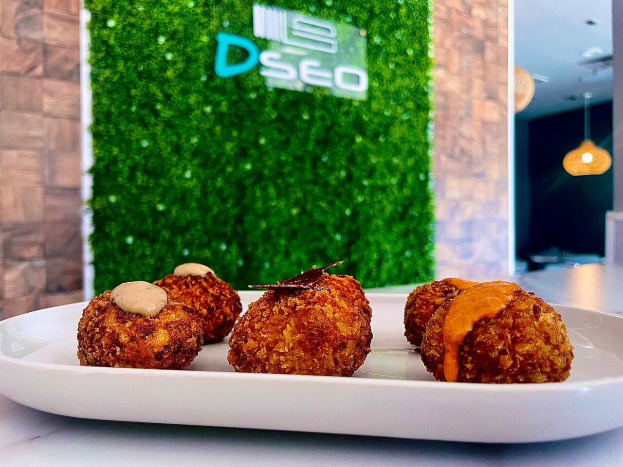 Plato con croquetas de la hamburguesería Dseo en Palencia