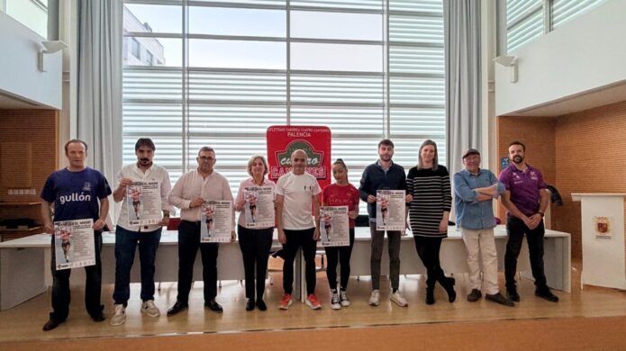 Grupo de personas en un evento sobre manejo del miedo en Palencia