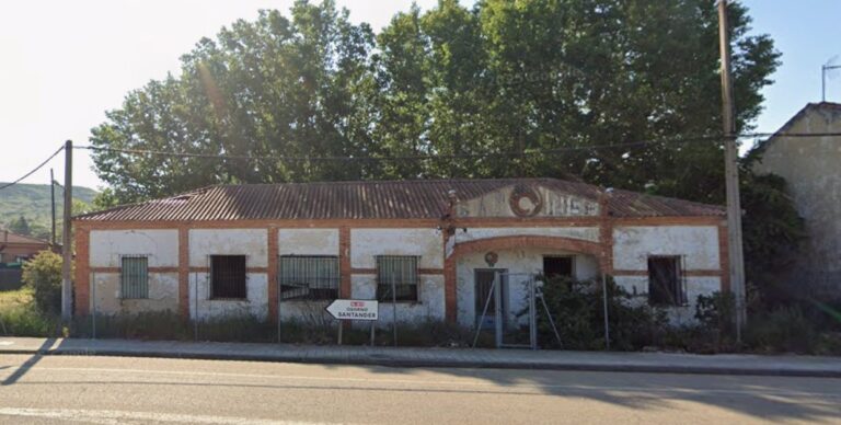 Antiguo hogar de la azucarera de Monzón de Campos, edificio en ruinas.