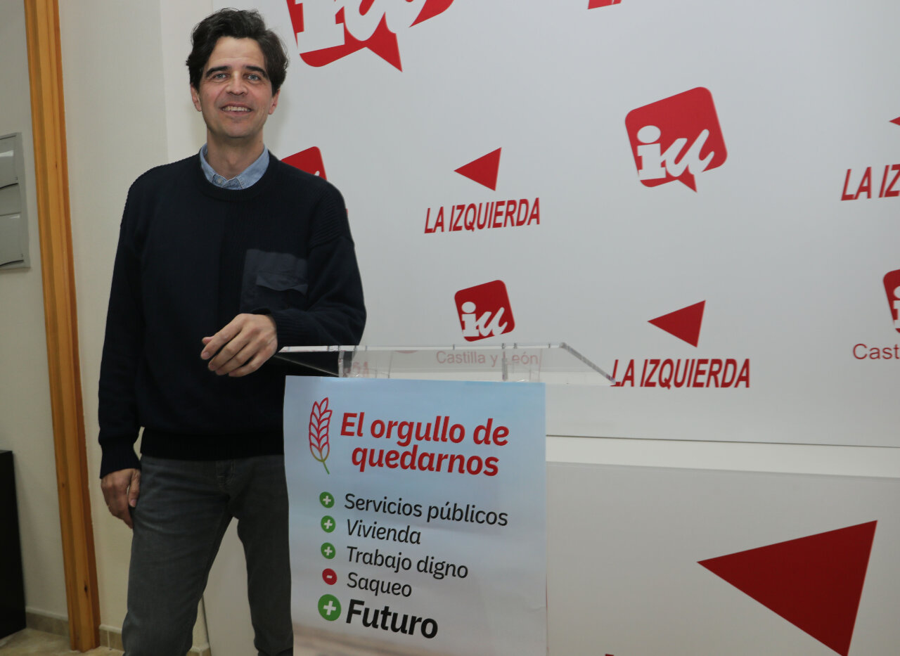 Juan Gascón en un evento de Izquierda Unida en Castilla y León