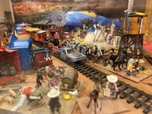 Escena de juguetes Playmobil en un ambiente del viejo oeste
