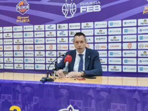 Natxo Lezkano durante la rueda de prensa tras el partido