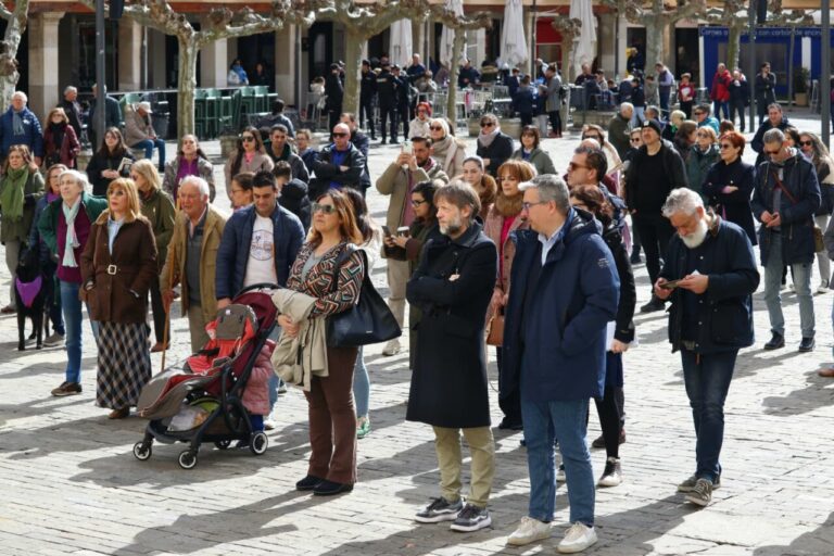 Multitud de personas en la manifestación del 8M en Palencia