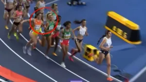 Marta García compitiendo en la final de 3000 metros del Mundial de Torun