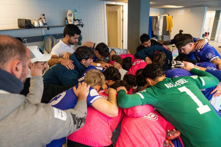 Jugadores del Palencia CA en un momento de concentración antes del partido