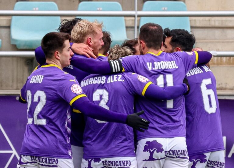 Jugadores del Palencia CF celebrando un gol durante el partido
