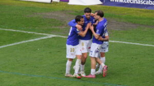 Jugadores del Palencia Cristo Atlético celebrando un gol en el campo