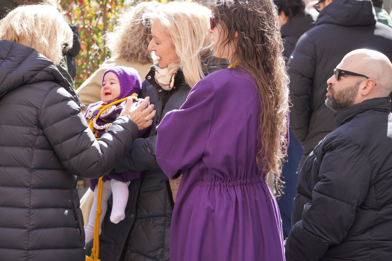 Familias y niños en la procesión de La Borriquilla en Palencia