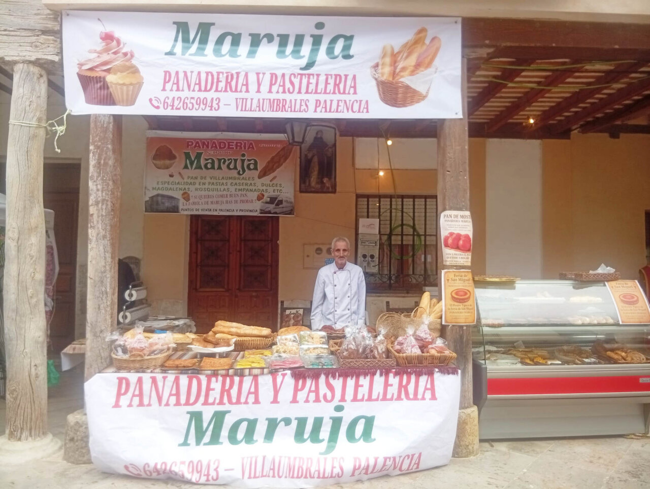 Exterior de la panadería y pastelería Maruja en Villaumbrales, Palencia.
