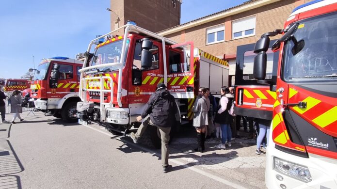 Camiones de bomberos en el Parque de Bomberos de Palencia
