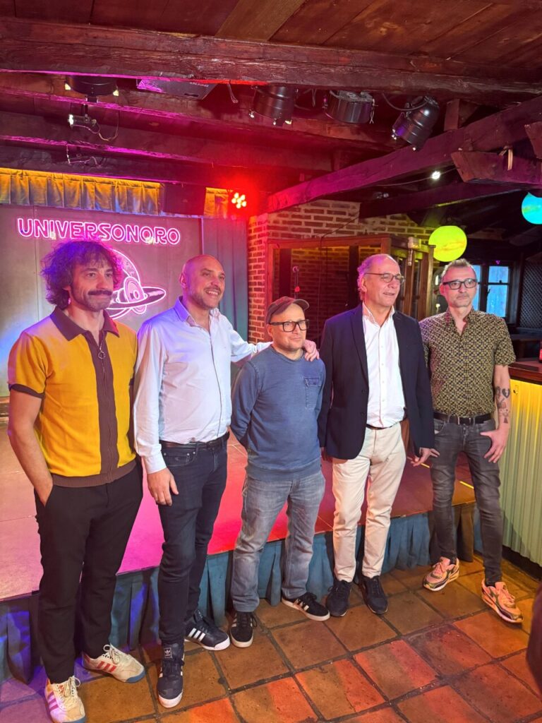 Grupo de personas en la presentación del concurso Palausa Sonora