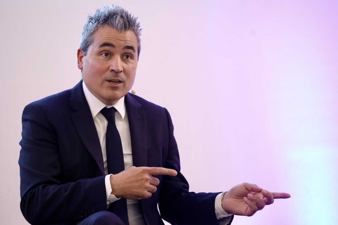 Josep María Recasens durante su intervención en la mesa de negociación