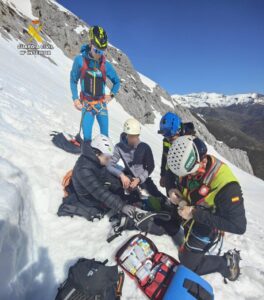 Rescate de una montañera herida en el Pico Espigüete por la Guardia Civil.