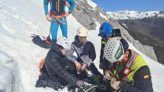 Rescate de una montañera herida en el Pico Espigüete por la Guardia Civil.
