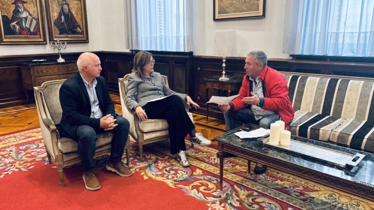 Reunión entre el alcalde y la presidenta de la Diputación en Salinas de Pisuerga